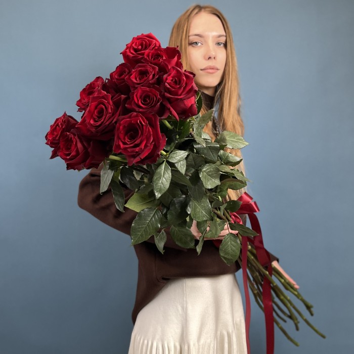 11 красных роз 130 см