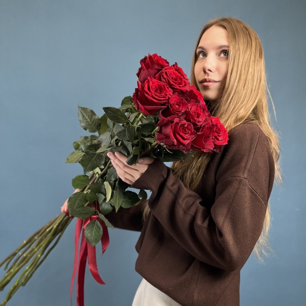 11 красных роз 130 см
