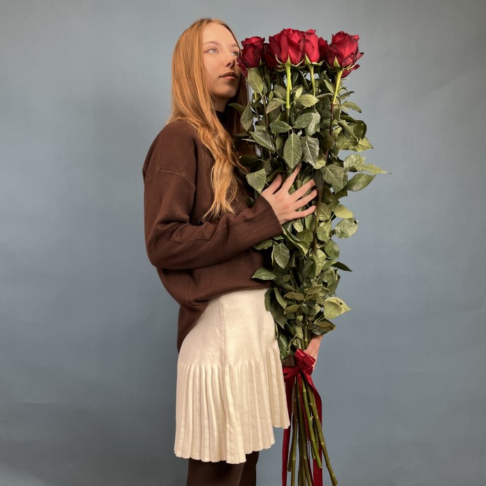 15 длинных красных роз 130 см