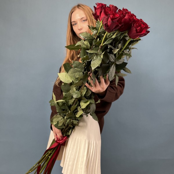 15 длинных красных роз 130 см