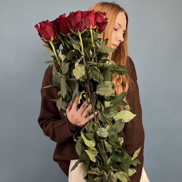 15 длинных красных роз 130 см