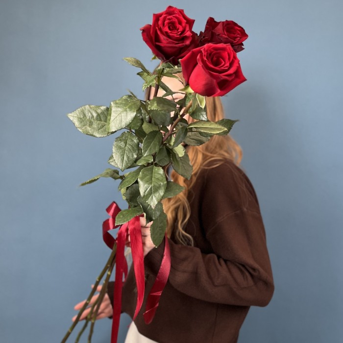 3 красные розы 120 см