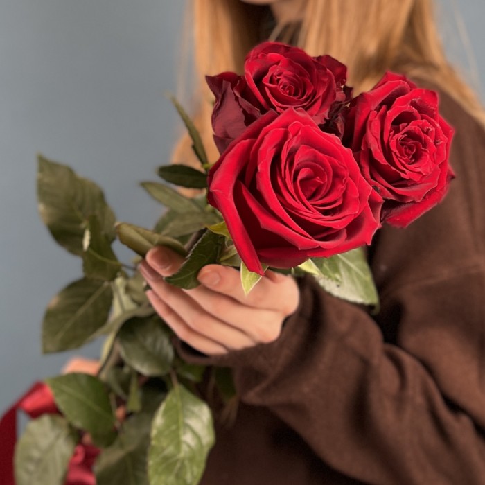 3 красные розы 130 см