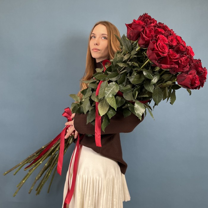 31 длинная красная роза 110 см