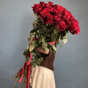 31 длинная красная роза 110 см