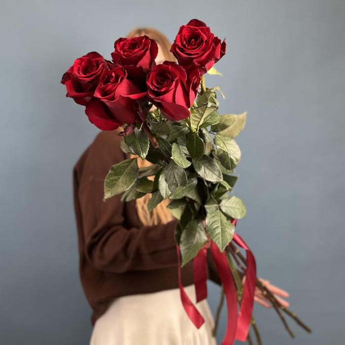 3 длинные красные розы 100 см