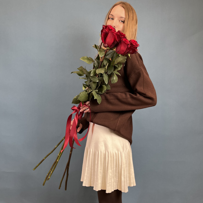 3 длинные красные розы 100 см