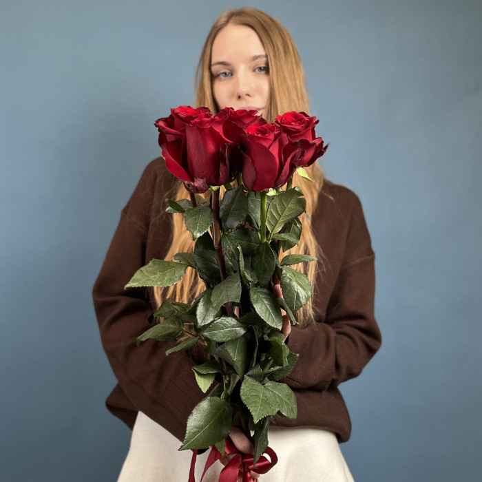3 длинные красные розы 100 см