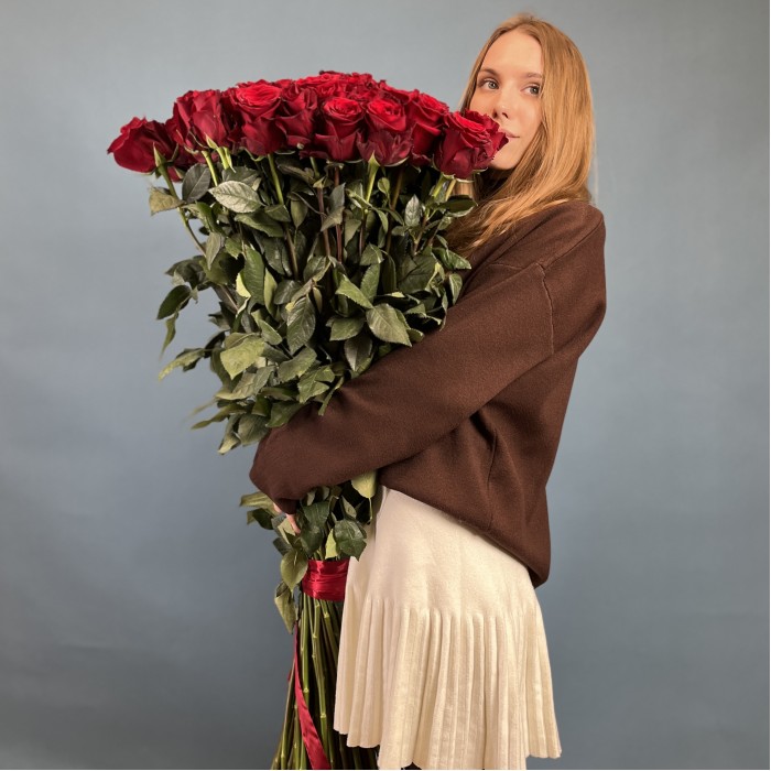 55 красных роз 100 см