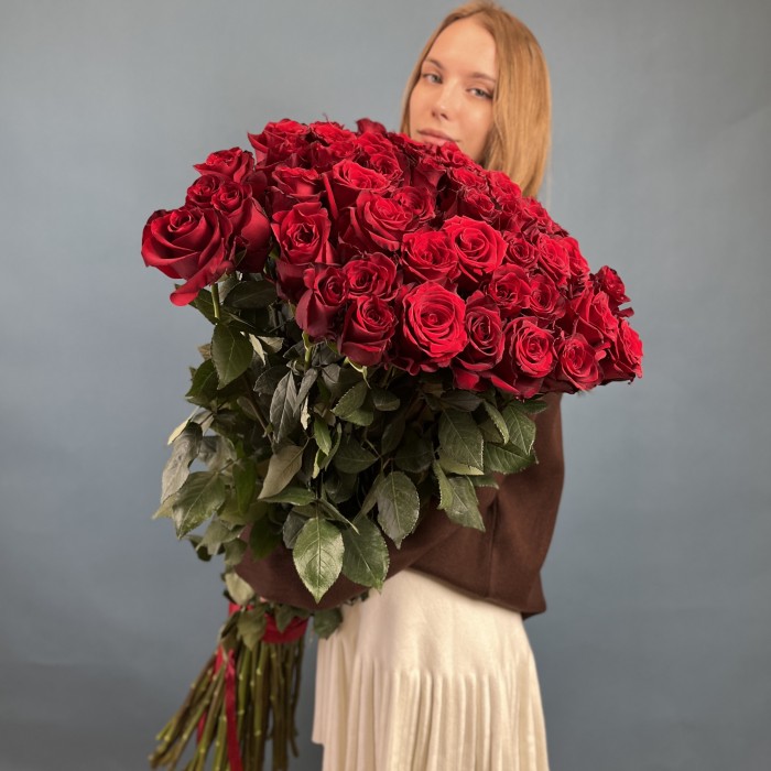 55 длинных красных роз 130 см