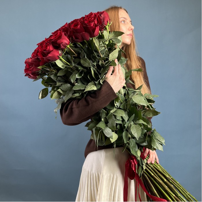 55 длинных красных роз 130 см