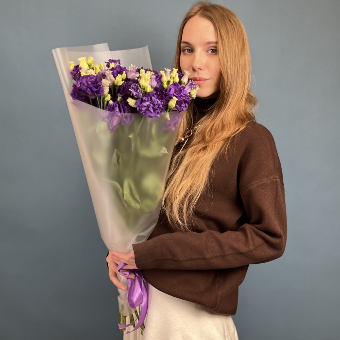 7 махровых фиолетовых эустом