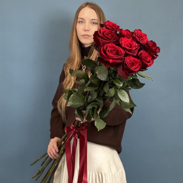 9 длинных красных роз 120 см