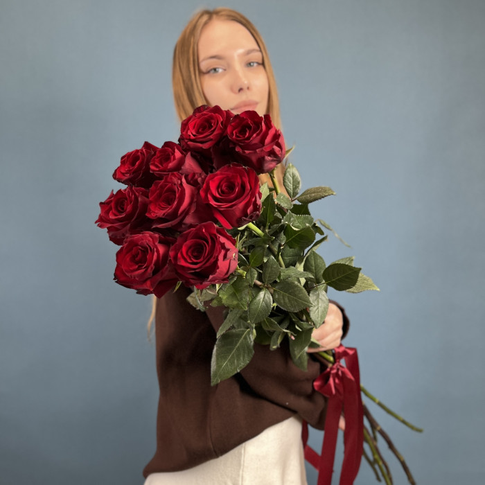9 длинных красных роз 130 см