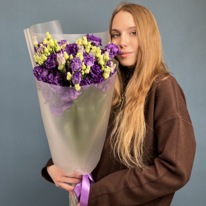 Букет из 9 махровых фиолетовых эустом