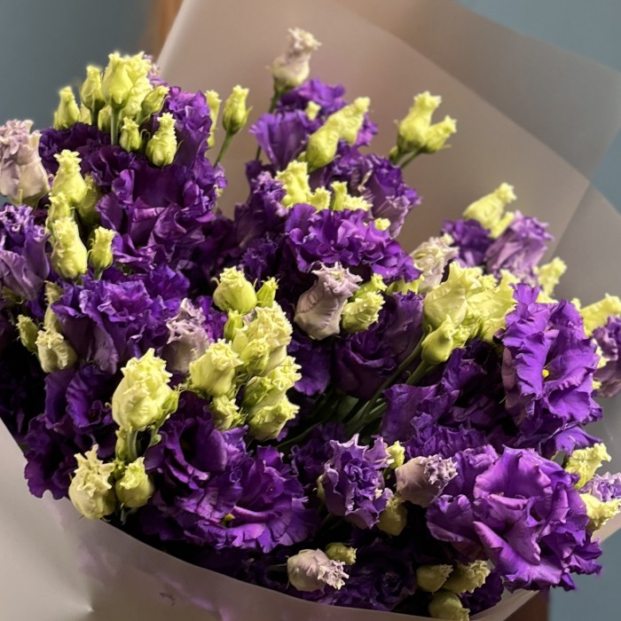 Букет из 9 махровых фиолетовых эустом