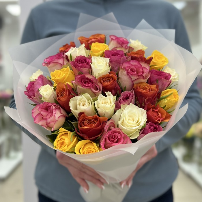 35 роз микс в упаковке