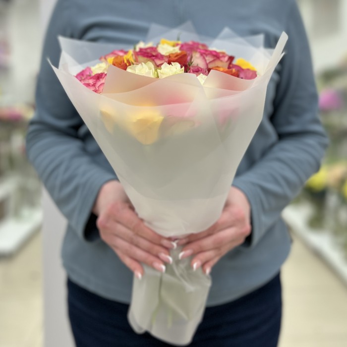 35 роз микс в упаковке