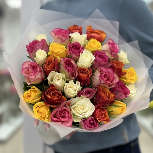 35 роз микс в упаковке