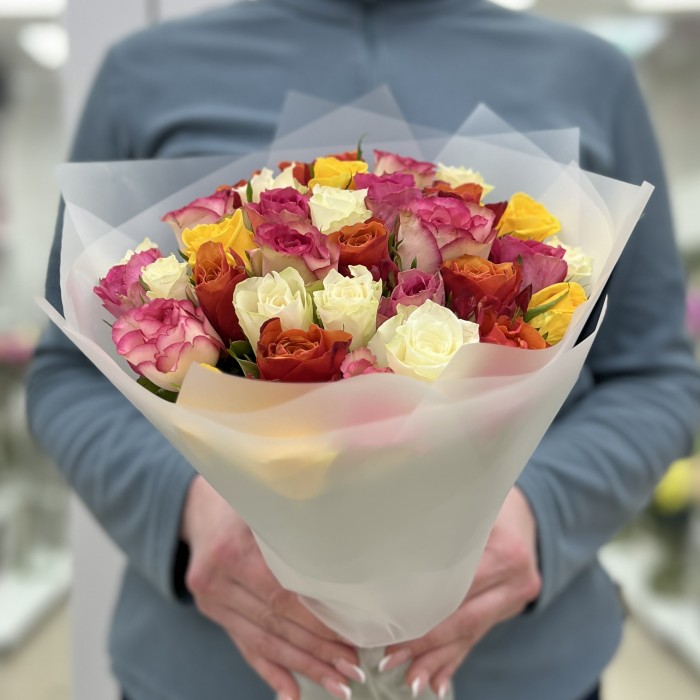 35 роз микс в упаковке