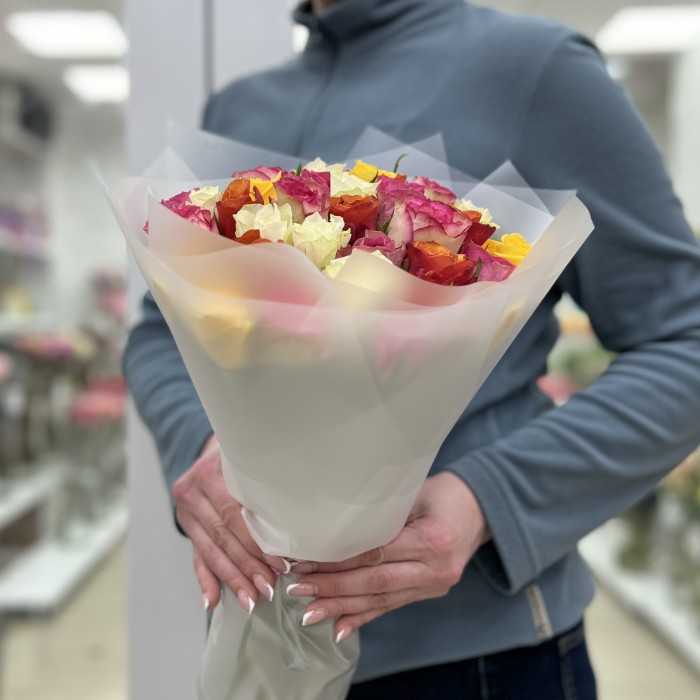 35 роз микс в упаковке