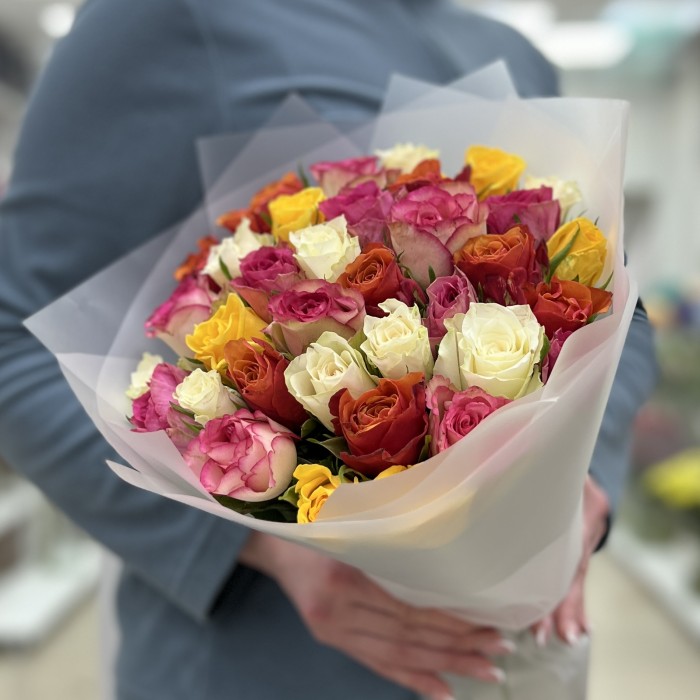 35 роз микс в упаковке