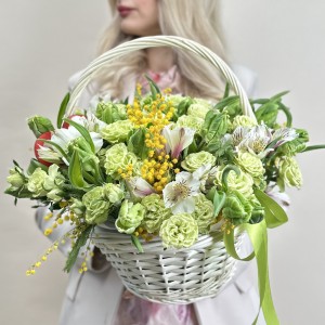 Букет дня в корзине с розами Твой день