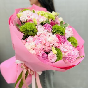 Букет дня с розами Яркий праздник