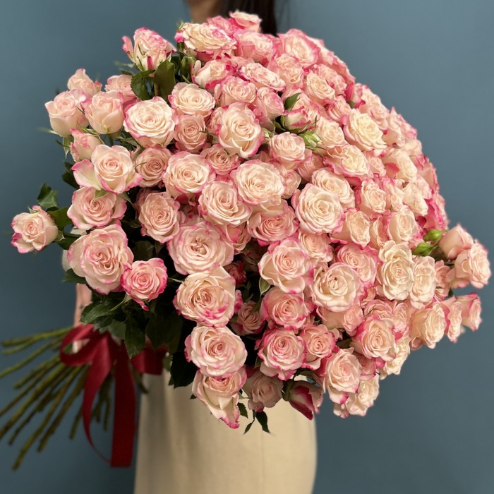 25 кустовых роз Рефлекс 70 см