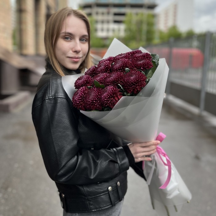 15 бордово-фиолетовых хризантем Покер