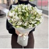 25 бело-фиолетовых альстромерий