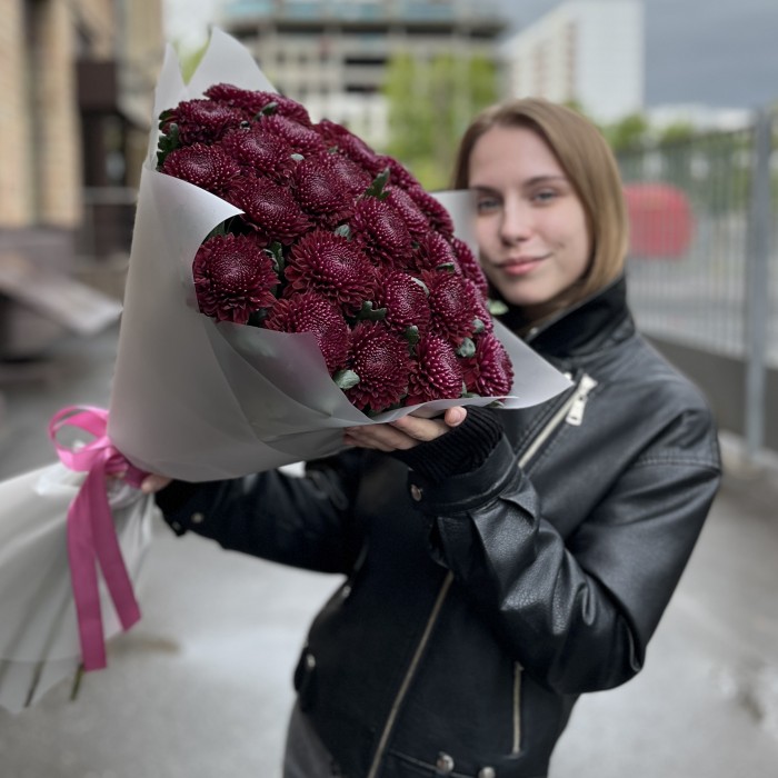 25 бордово-фиолетовых хризантем Покер