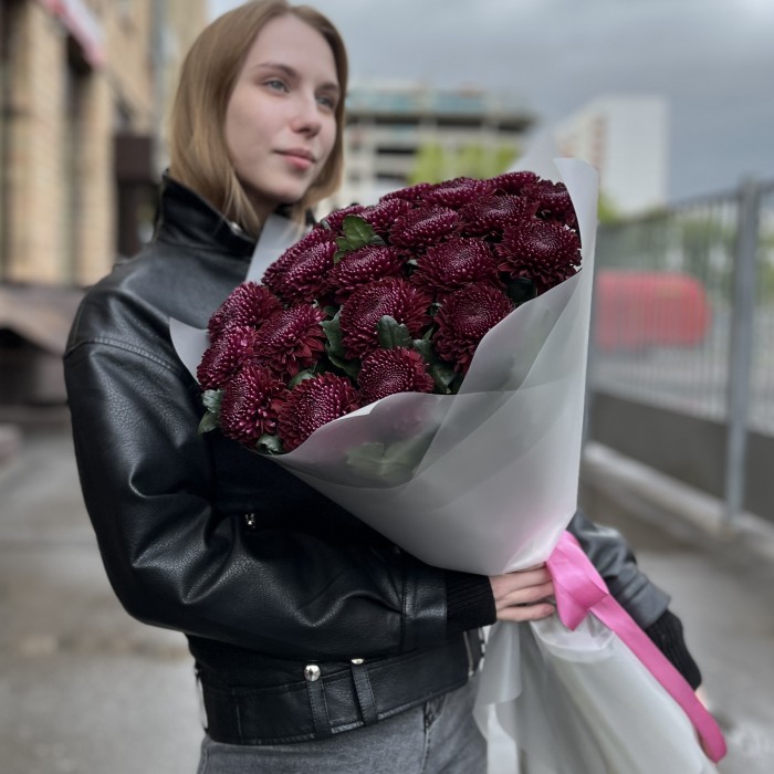 25 бордово-фиолетовых хризантем Покер
