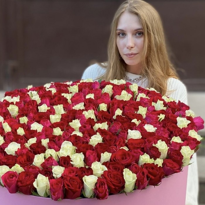 301 роза яркий микс в большой коробке