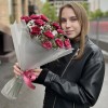 Букет из 11 бордовых гвоздик с белым краем