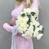 Букет невесты из 35 белых гвоздик