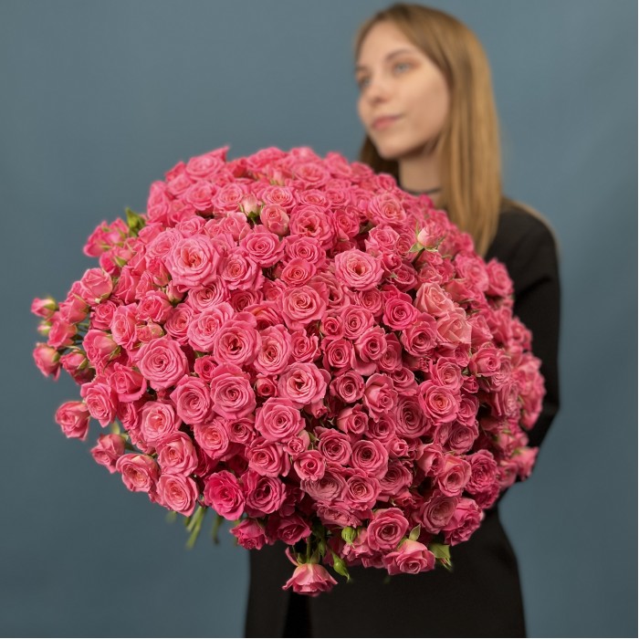 101 нежная кустовая роза Натали 50 см