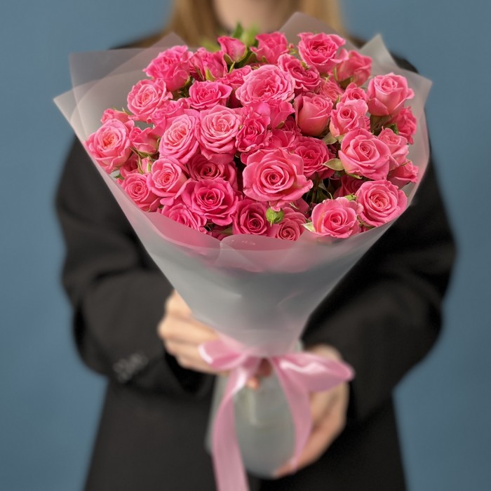 11 нежных кустовых роз Натали 40 см