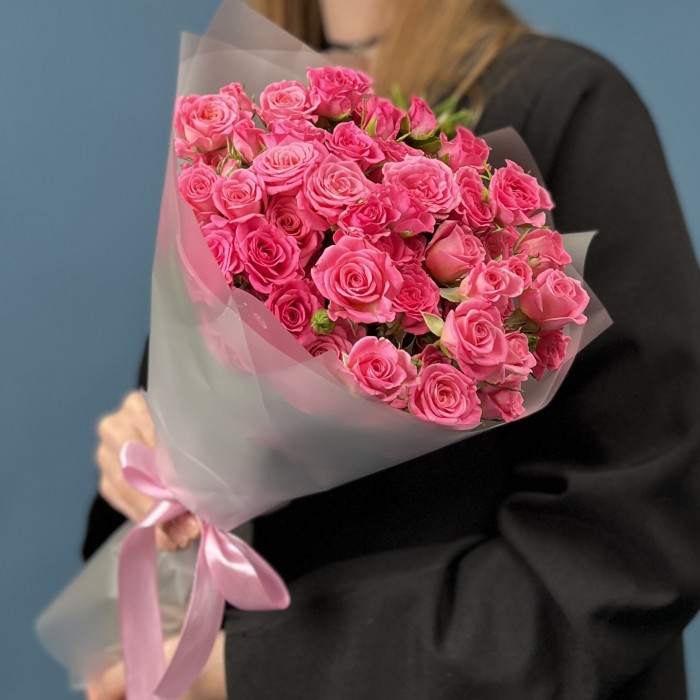 11 нежных кустовых роз Натали 40 см