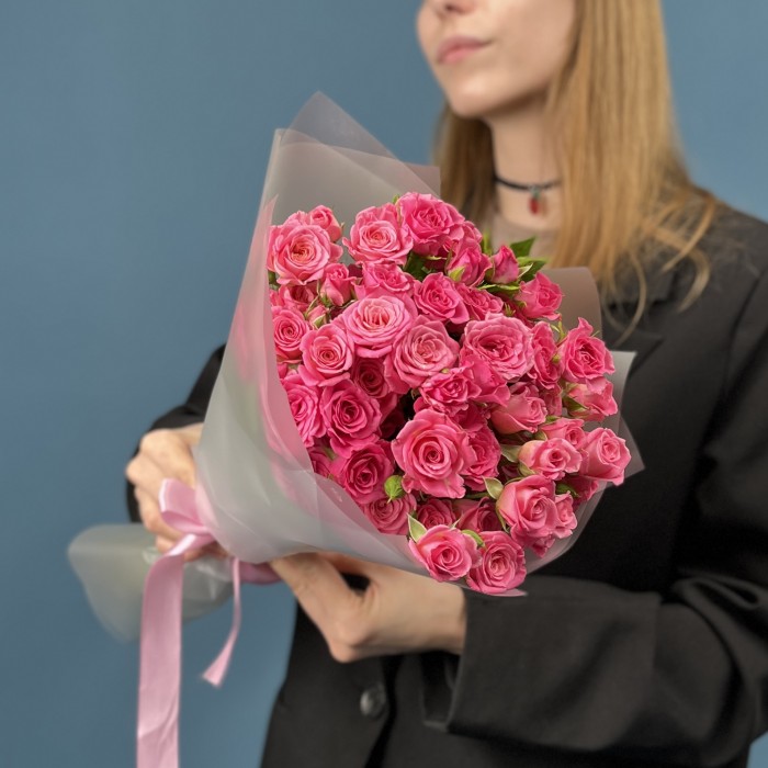 11 нежных кустовых роз Натали 40 см