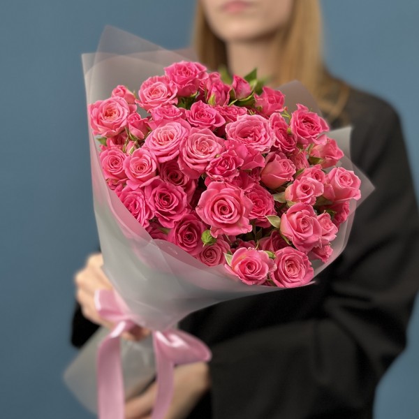 11 нежных кустовых роз Натали 50 см