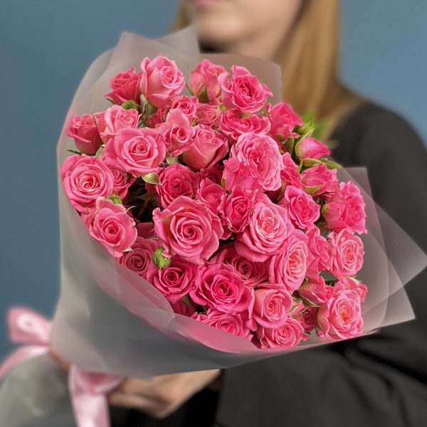 11 нежных кустовых роз Натали 40 см