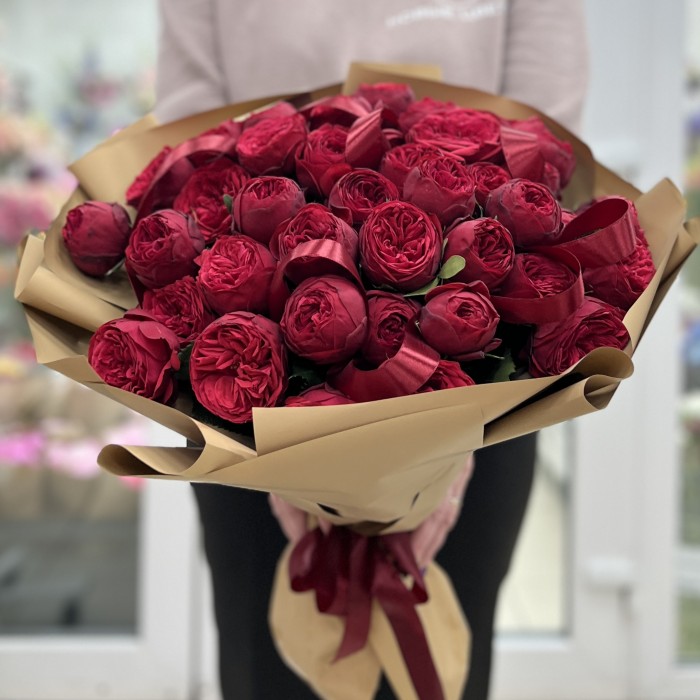 25 красных роз Ред Пиано в упаковке