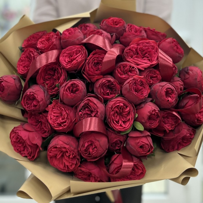 25 красных роз Ред Пиано в упаковке