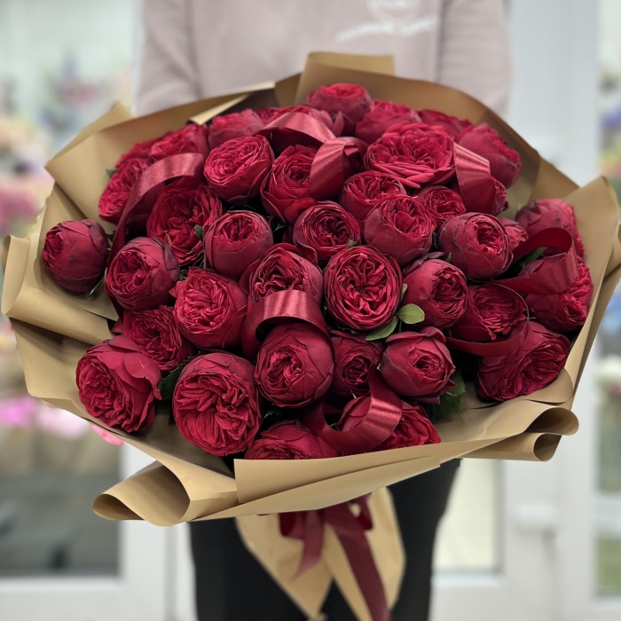 25 красных роз Ред Пиано в упаковке