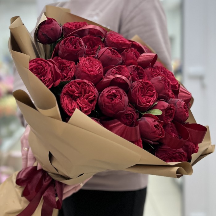25 красных роз Ред Пиано в упаковке