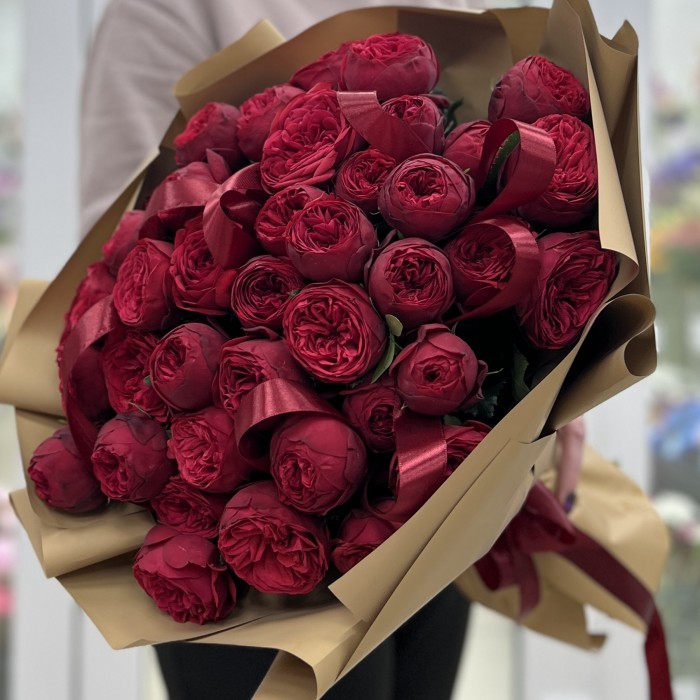 25 красных роз Ред Пиано в упаковке