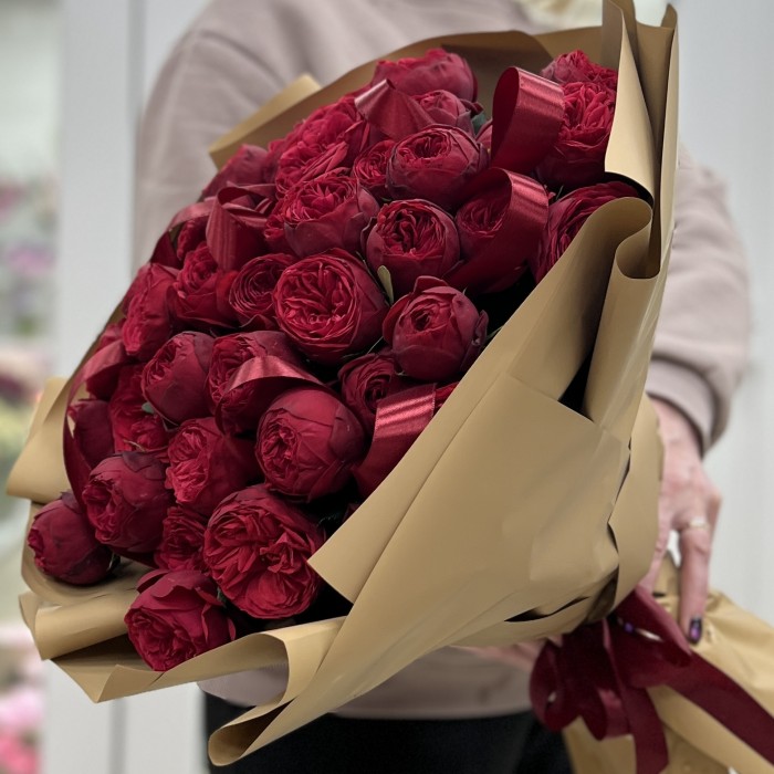 25 красных роз Ред Пиано в упаковке