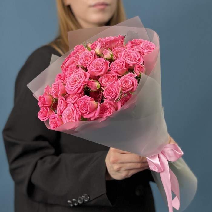 15 нежных кустовых роз Натали 40 см