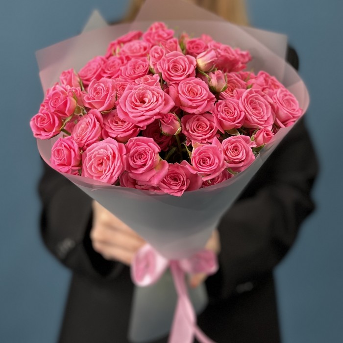 15 нежных кустовых роз Натали 40 см